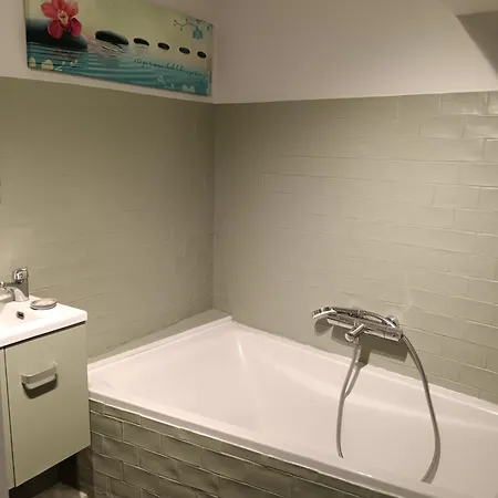 Spacieuse Et Moderne Avec Cuisine Et Salle De Bain アパート *
