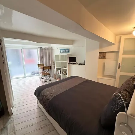 Spacieuse Et Moderne Avec Cuisine Et Salle De Bain Appartement *
