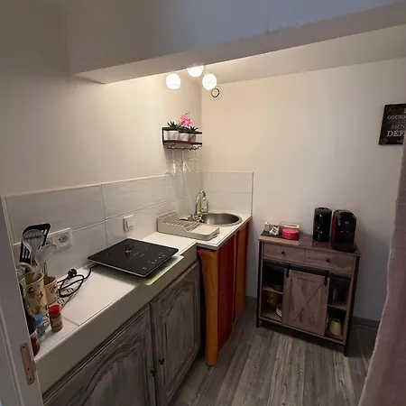 Spacieuse Et Moderne Avec Cuisine Et Salle De Bain Appartement