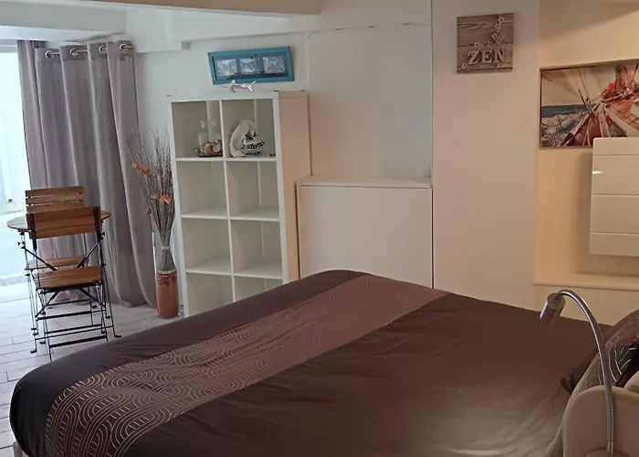 Chez Alain Et Kiki Marseillan (Herault)